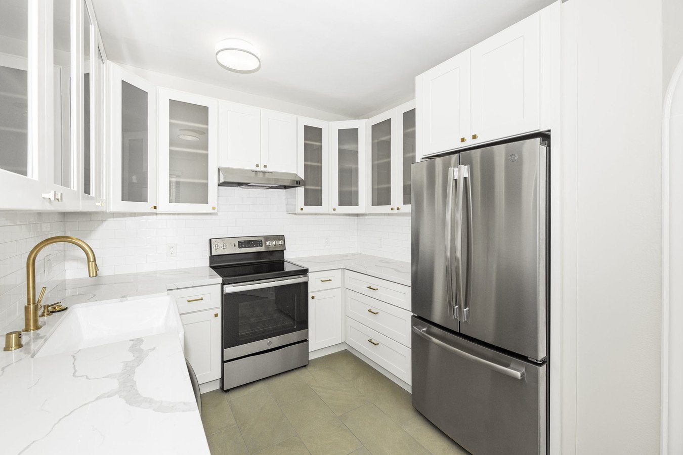 2275 Broadway photo 3