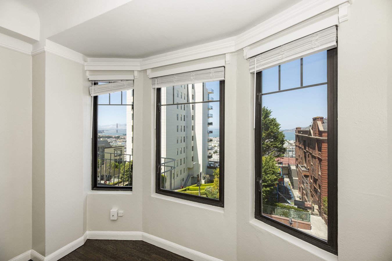 2275 Broadway photo 2