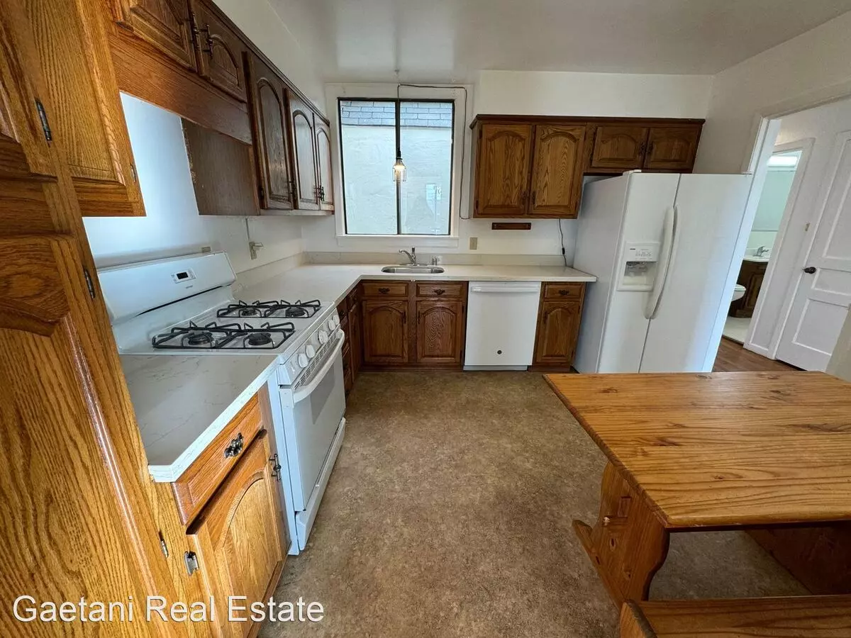 2330 44th Avenue (868r) photo 2