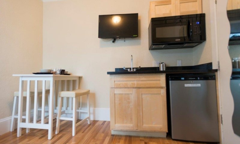 251 9th St. photo 2