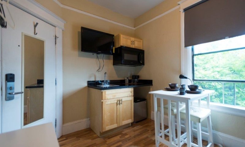 251 9th St. photo 3