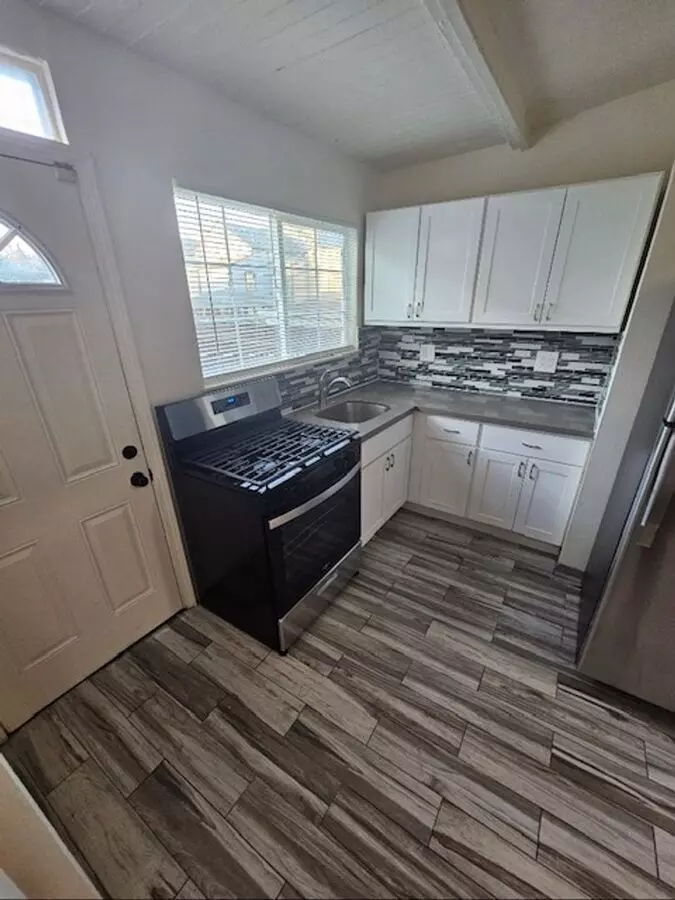 1703 McKinnon Avenue photo 2