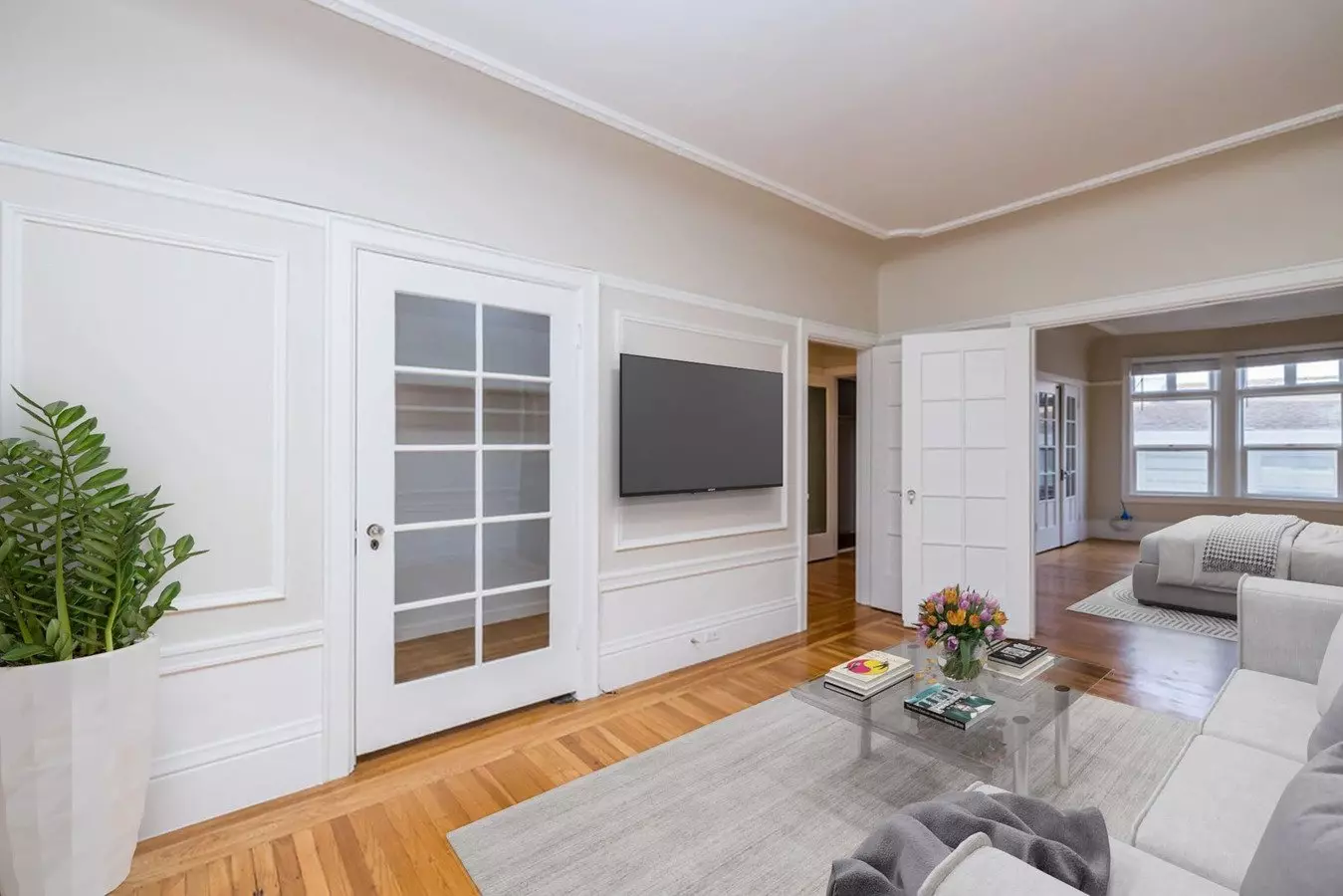 2945 Van Ness photo 3
