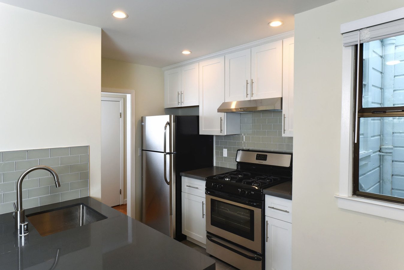 295 Castro St photo 2