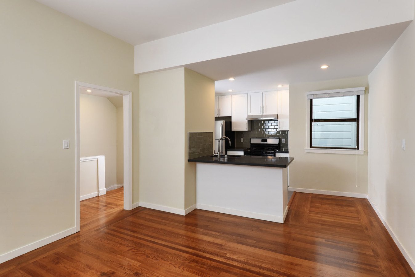 295 Castro St photo 4