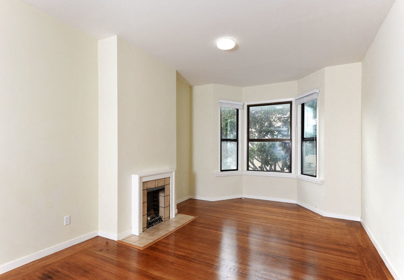 295 Castro St photo 3