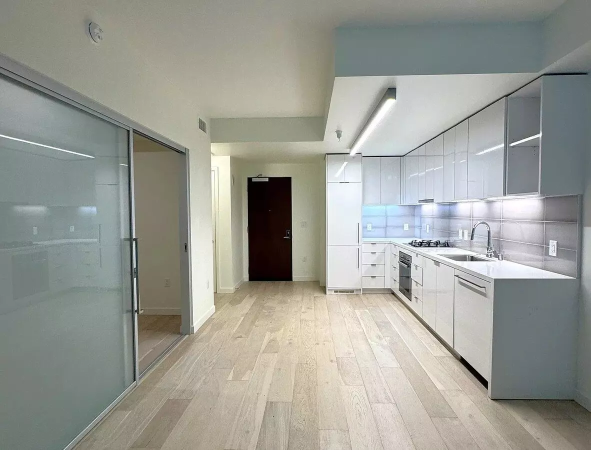 2bd/1bth Designed In The International Style And Finished In Late 2022 photo 2