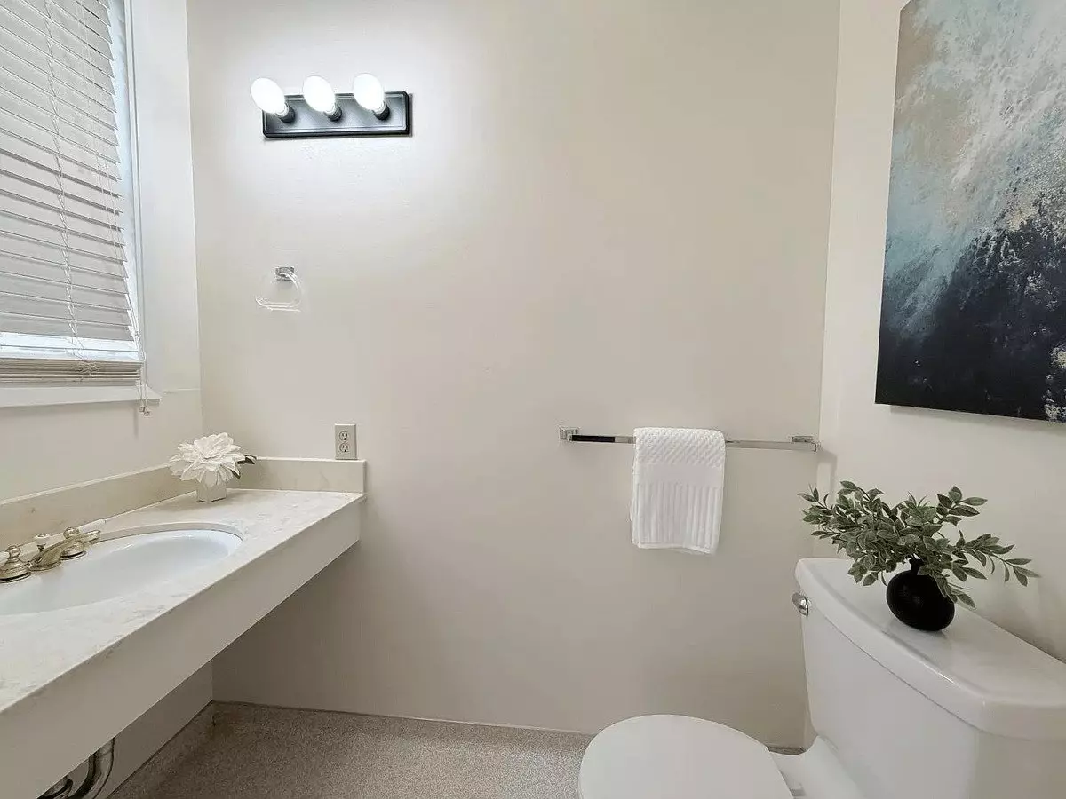 2Beds &amp; 2Baths photo 3