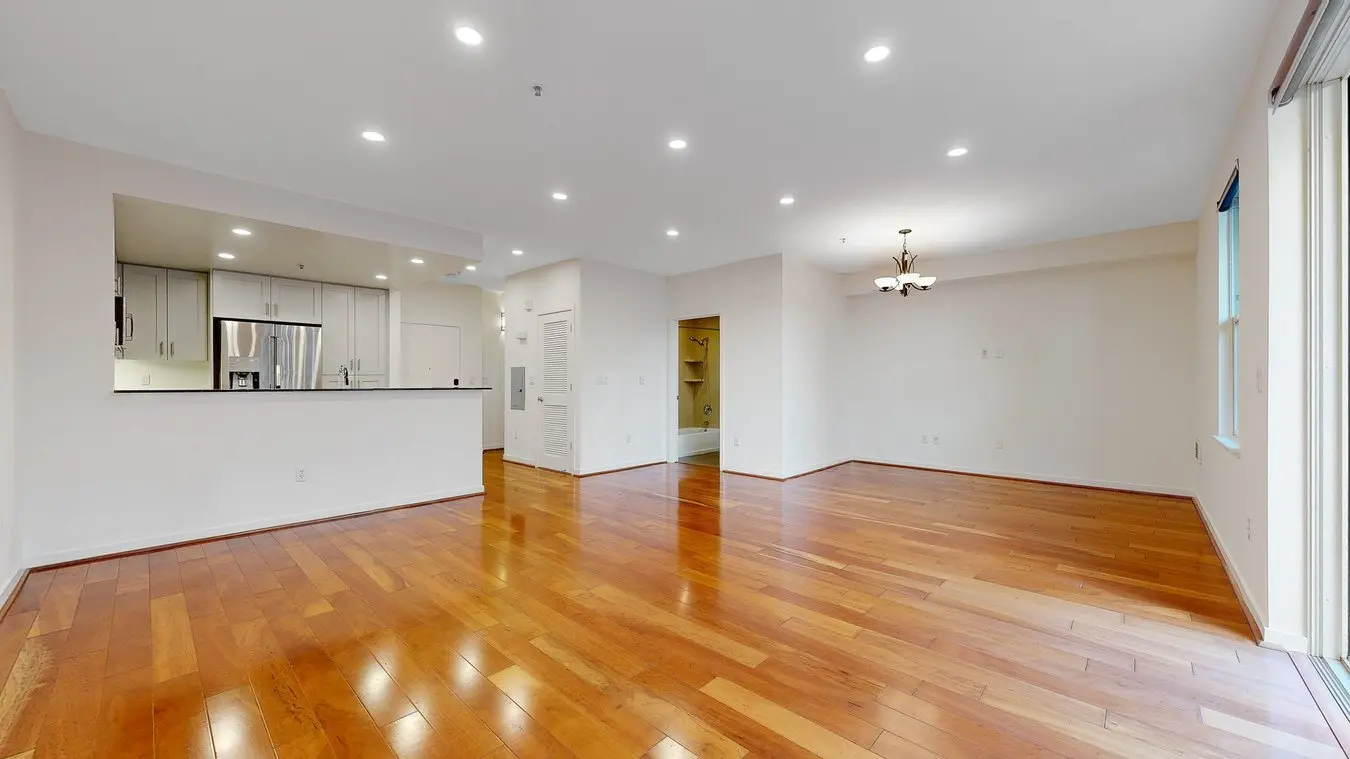 Grand 2 Bedroom Modern Condo in Prime NOPA Location w/ Parking