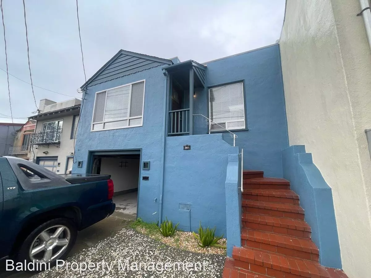 Remodeled 2 Bed/1.5 Bath Home photo 2