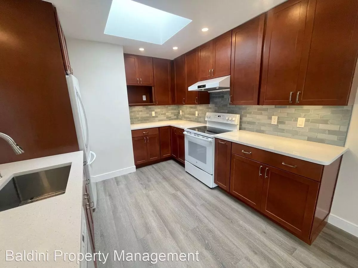 Remodeled 2 Bed/1.5 Bath Home photo 4