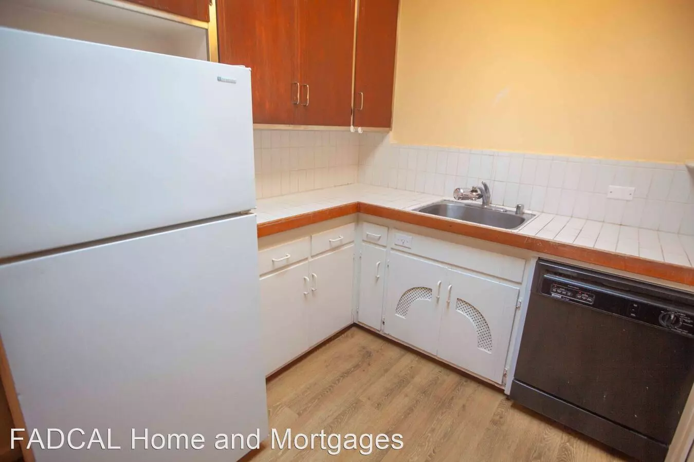 366 Ralston St photo 3