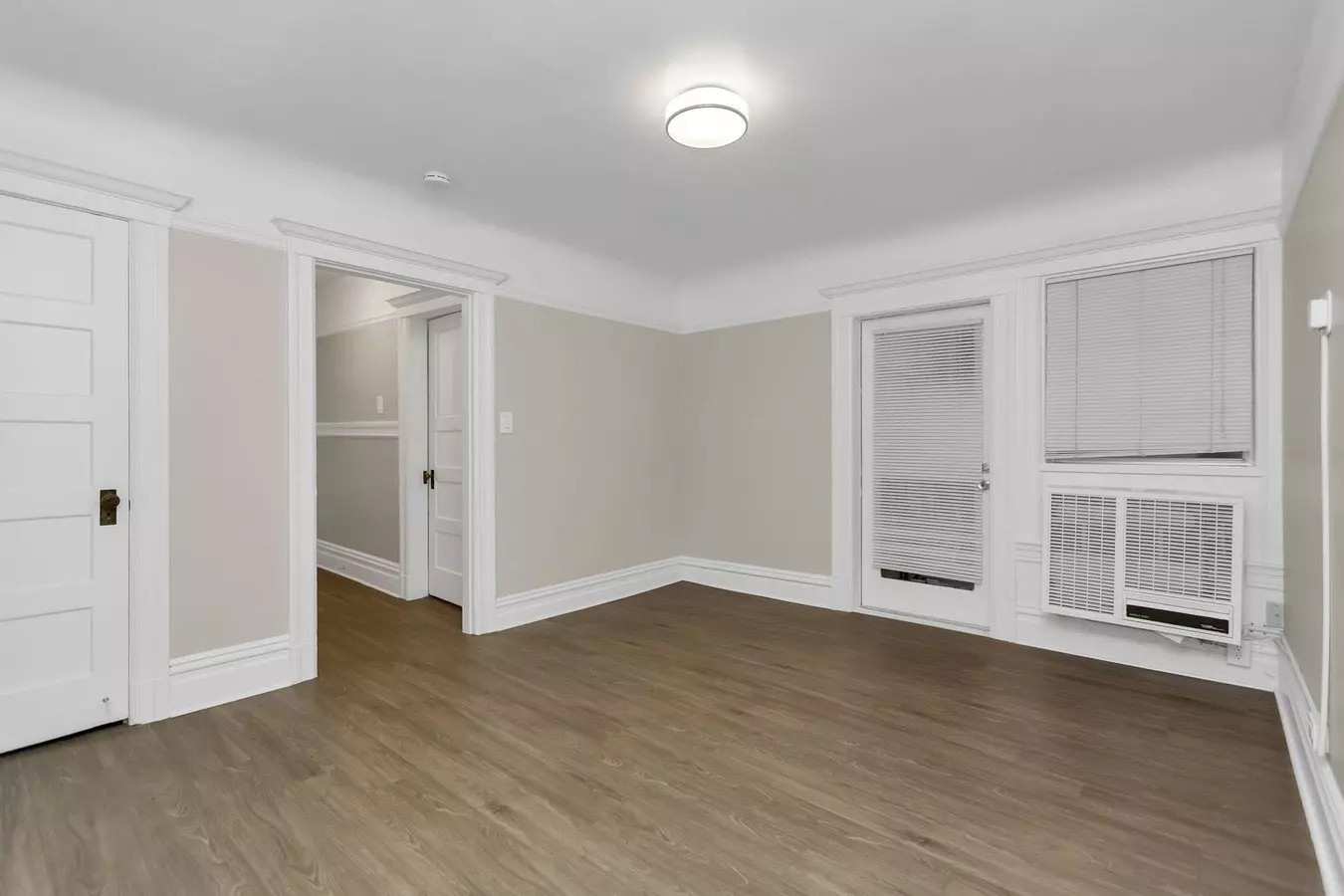 409 Laguna photo 3