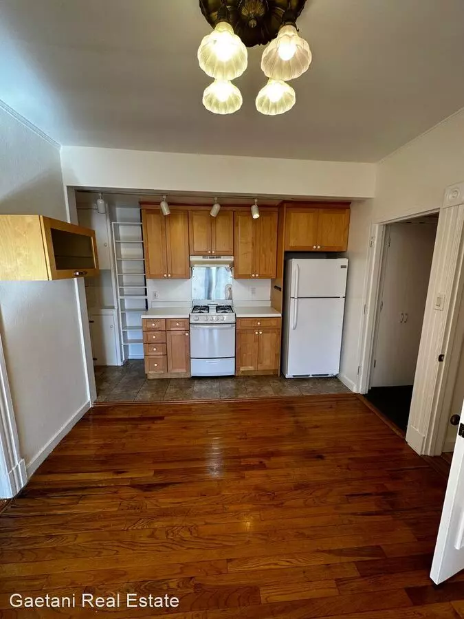 410 Elizabeth Street (1179r) photo 2