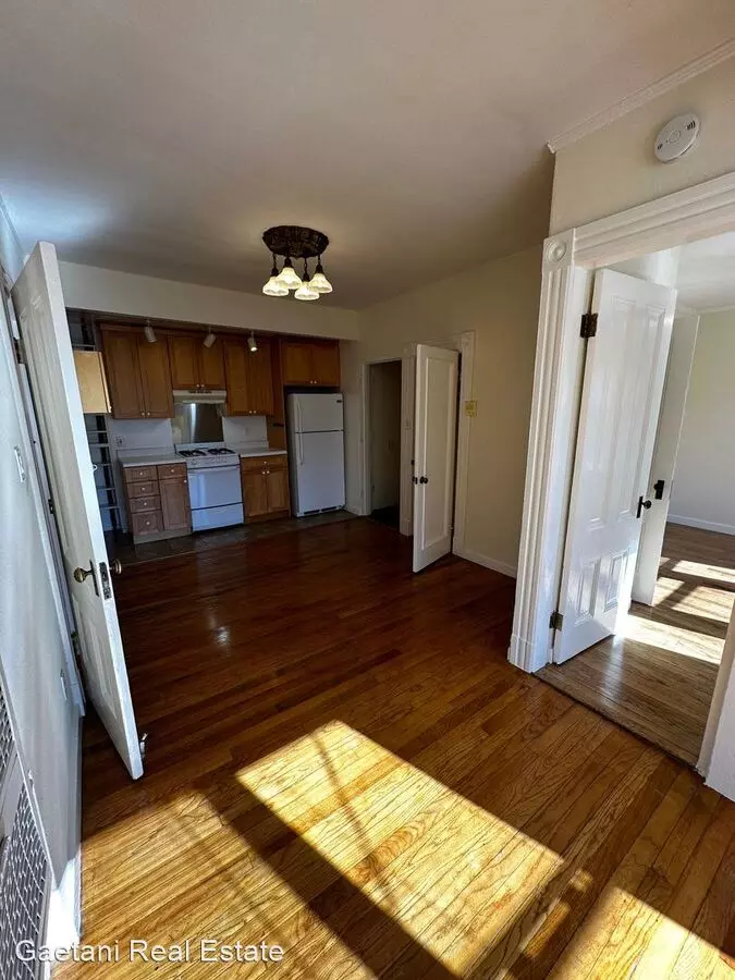 410 Elizabeth Street (1179r) photo 3