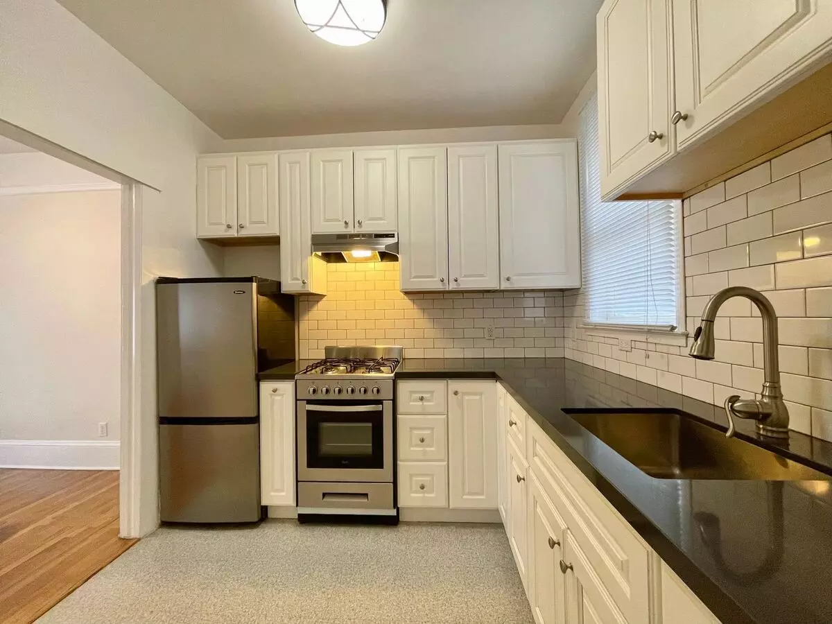PAST - 440 Hyde Street (359r) (close 11/26/25) photo 2