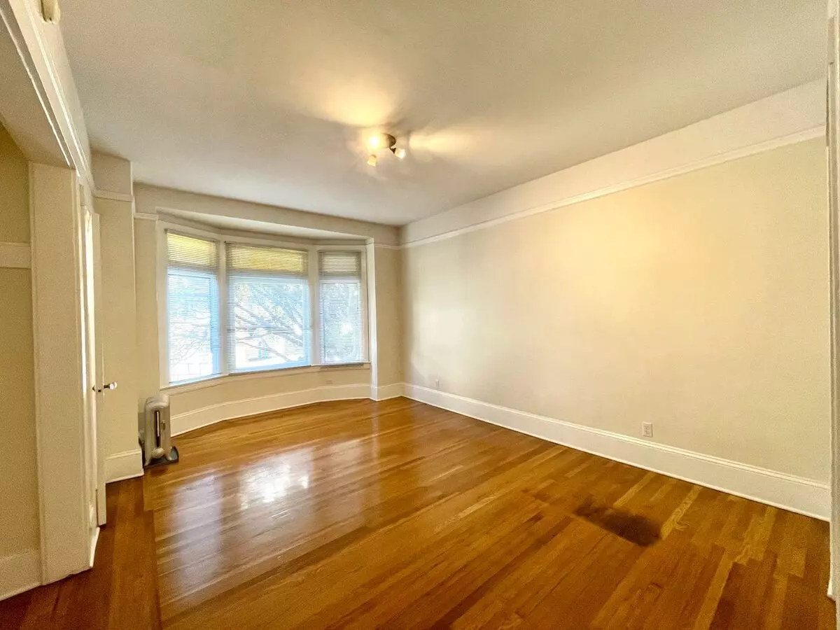 PAST - 440 Hyde Street (359r) (close 11/26/25) photo 3
