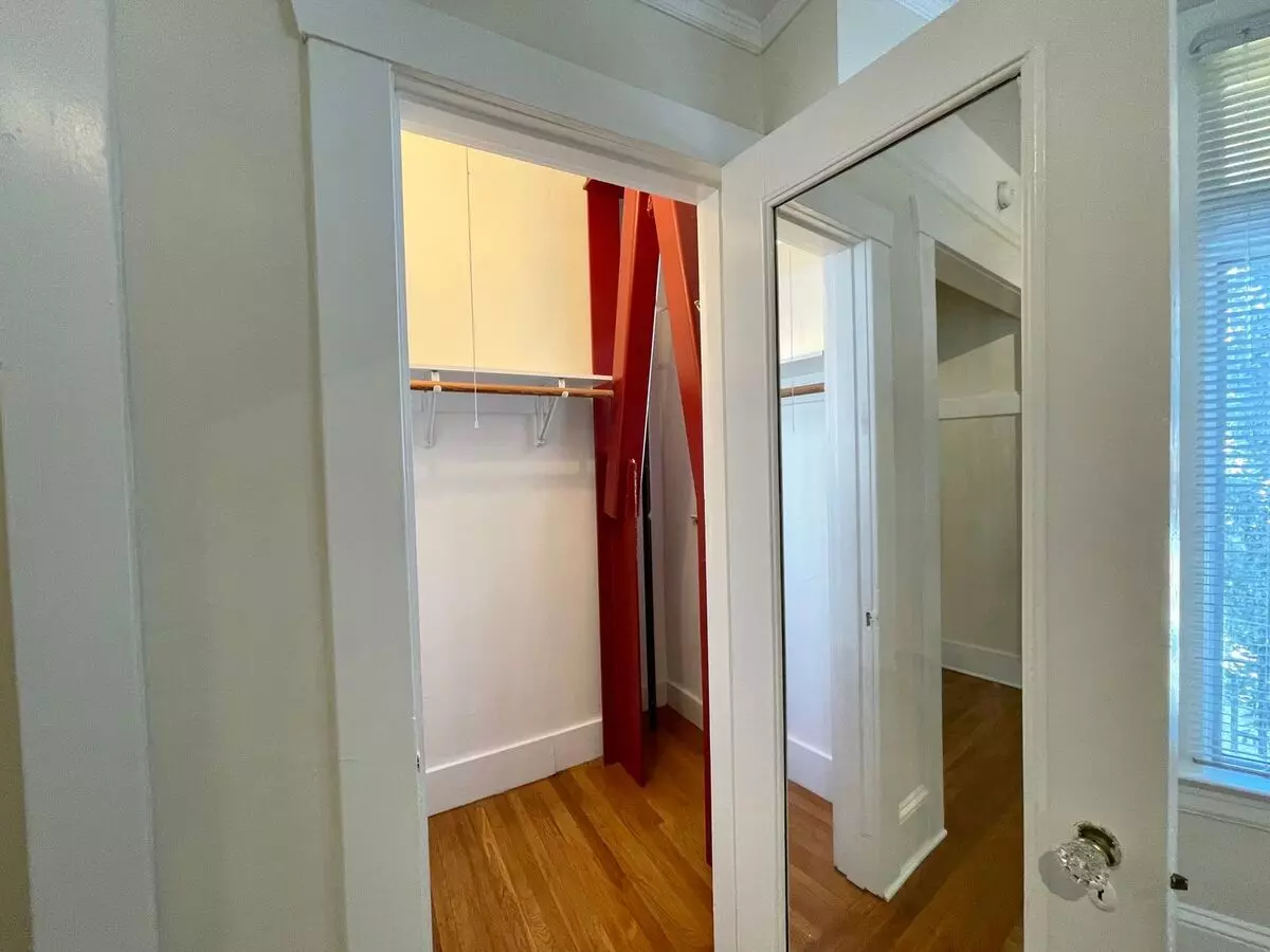 PAST - 440 Hyde Street (359r) (close 11/26/25) photo 5