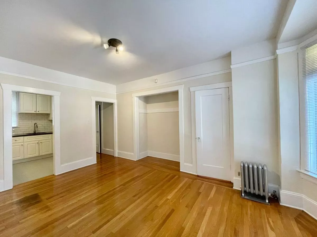 PAST - 440 Hyde Street (359r) (close 11/26/25) photo 4
