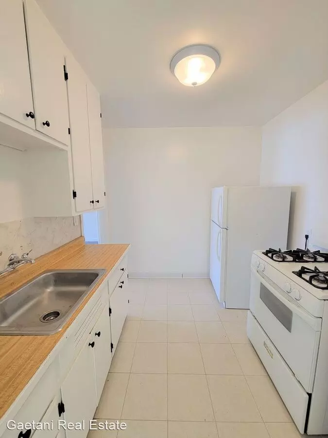 451 Bartlett Street (1180r) photo 4
