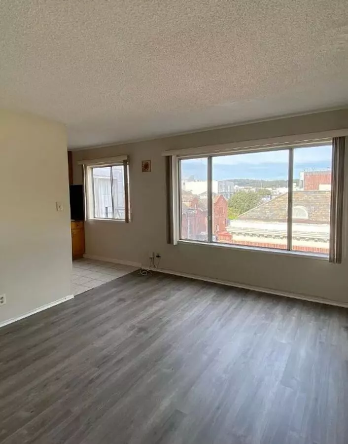 463 6th Ave photo 4