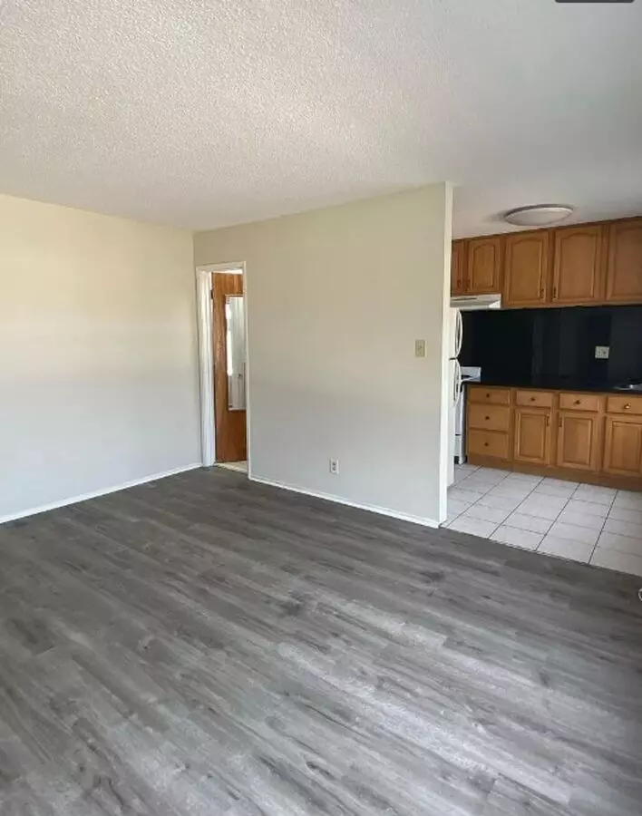 463 6th Ave photo 3