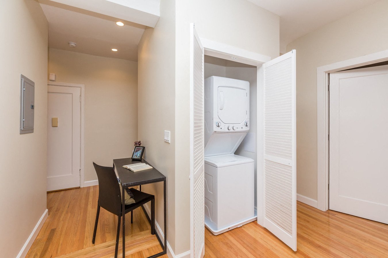 50 LAGUNA Apartments photo 4