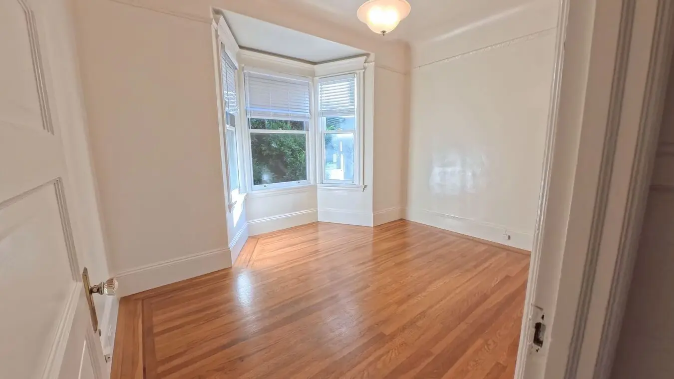 524 Waller St photo 3