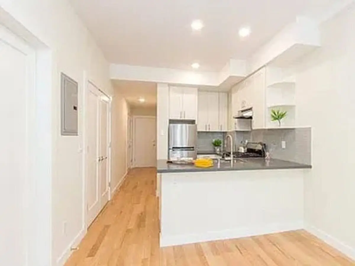 535 Leavenworth photo 2