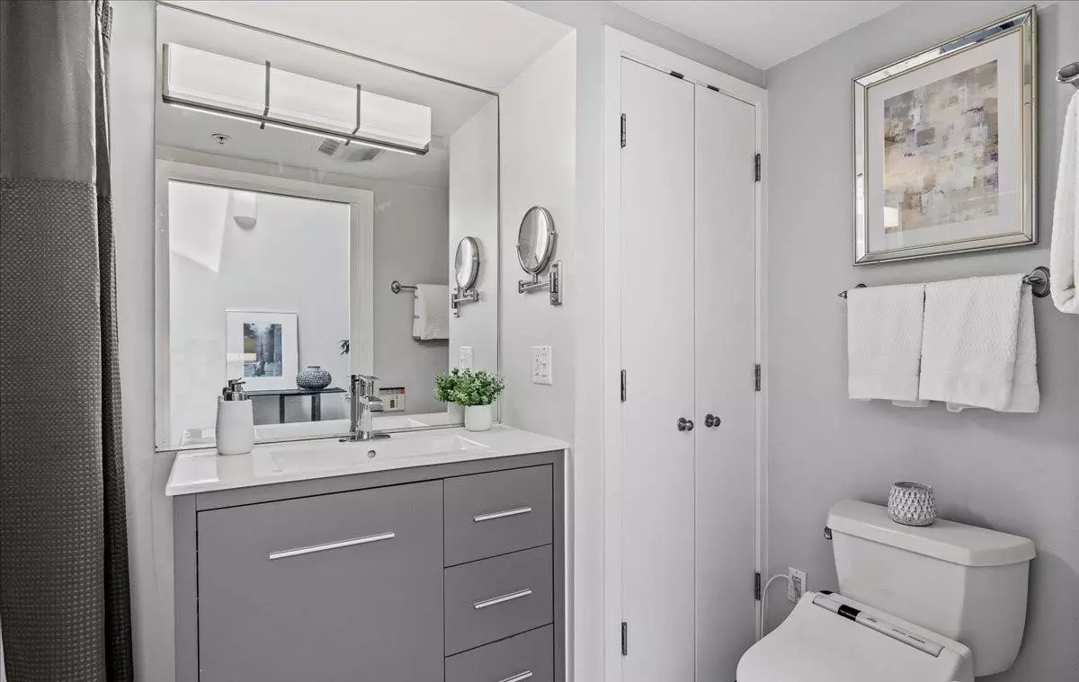 Sophisticated 1br + Loft | 2ba Condo In The Heart Of San Francisco photo 3
