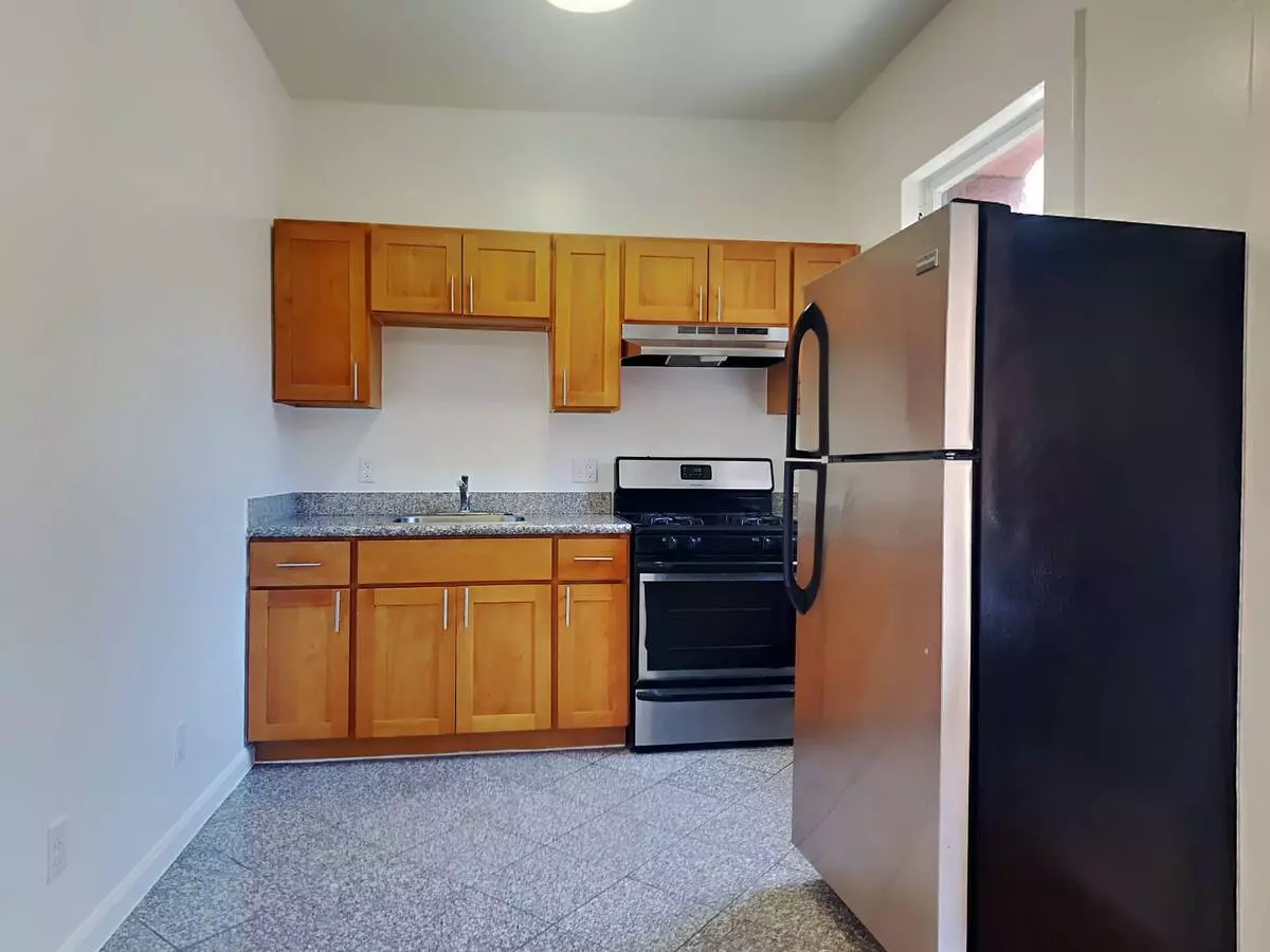 545 O'farrell Street photo 4