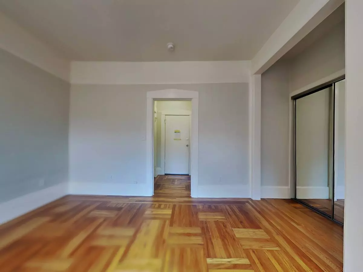 545 O'farrell Street photo 5