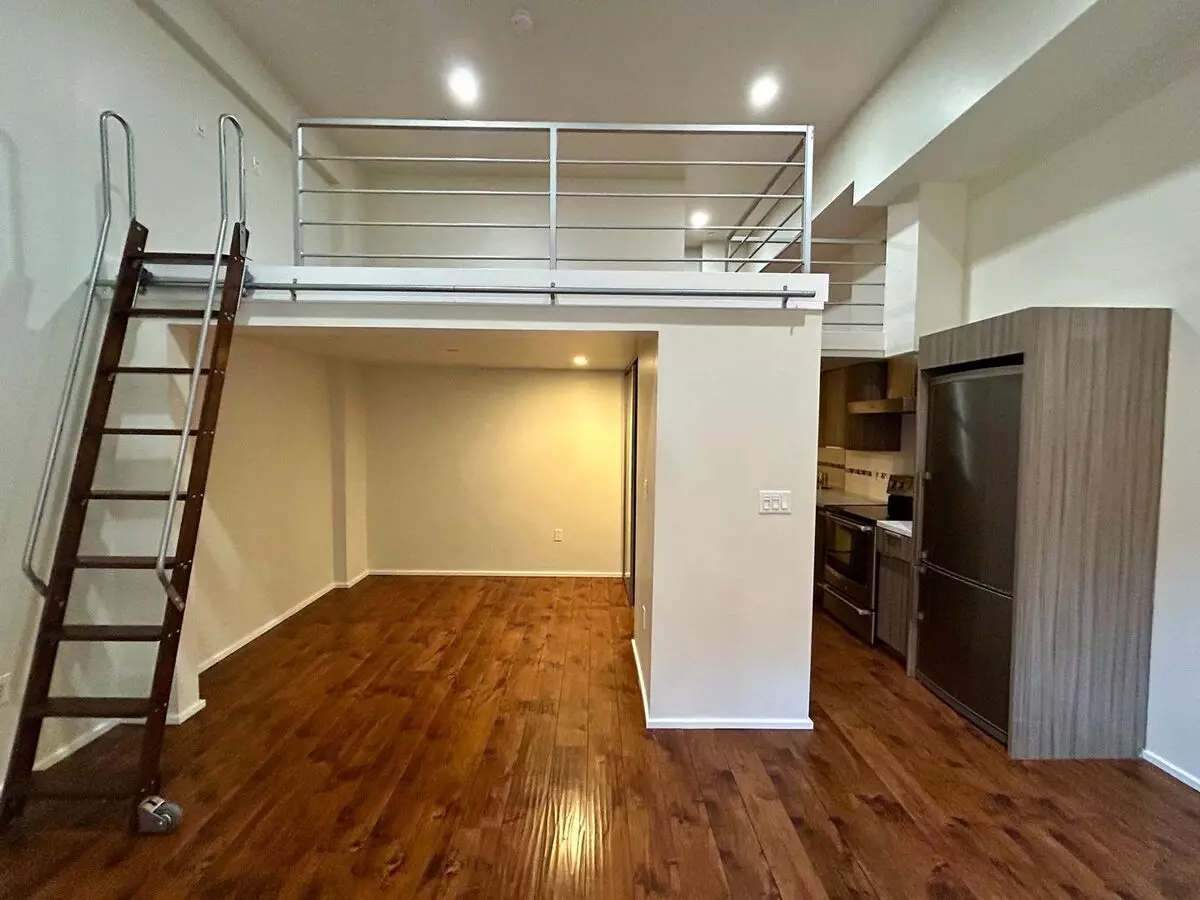 550 Jessie St photo 3