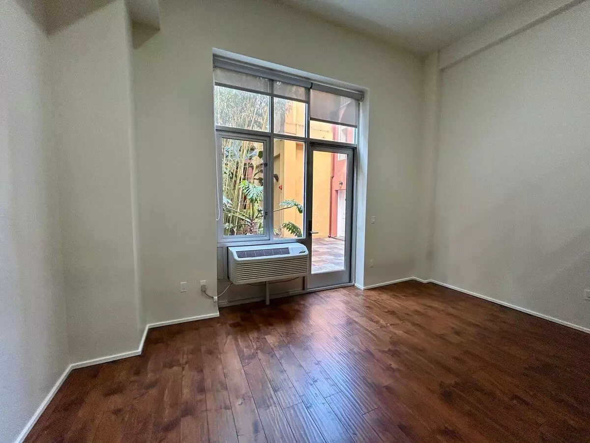 550 Jessie St photo 4
