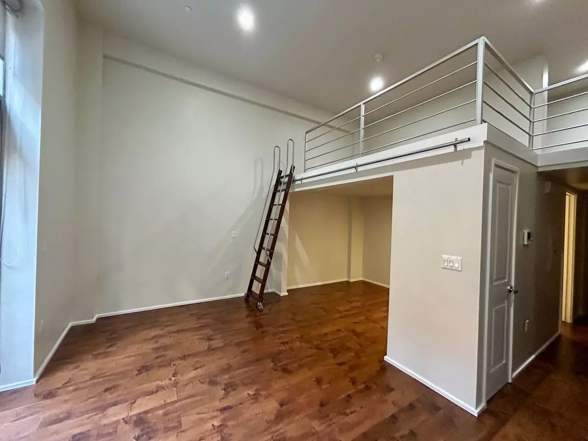 550 Jessie St photo 5