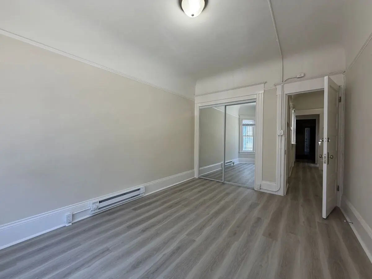 571 B Minna St photo 4