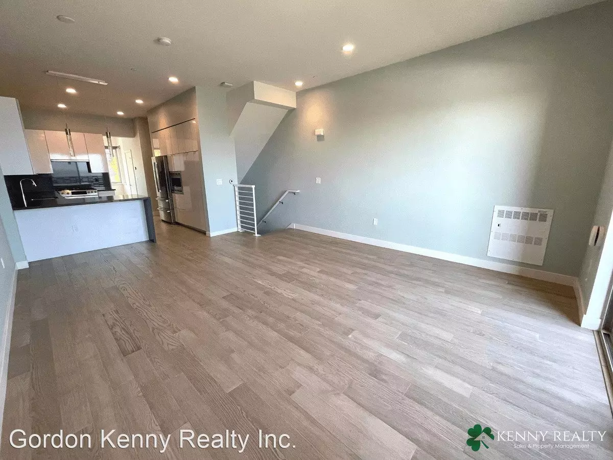 584 Hudson Ave photo 2