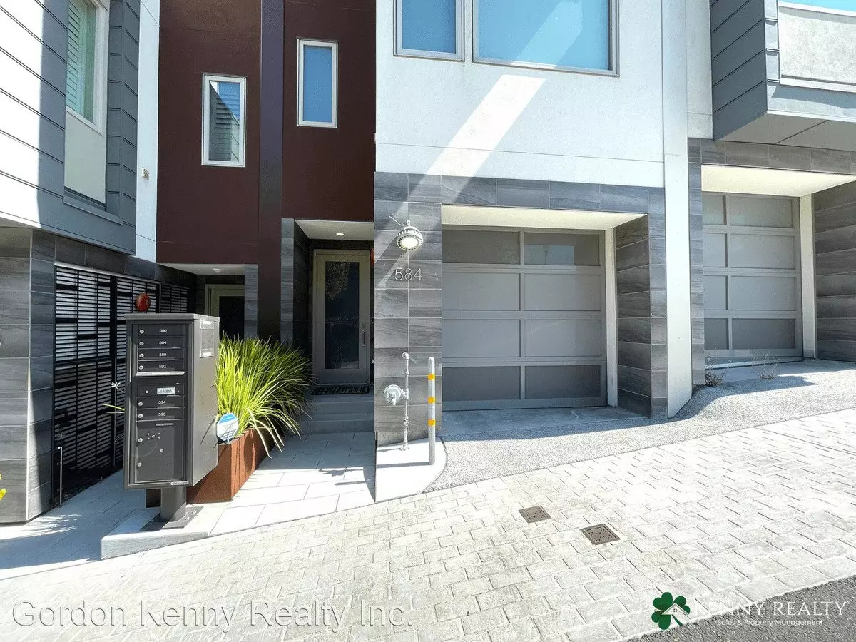 584 Hudson Ave photo 4