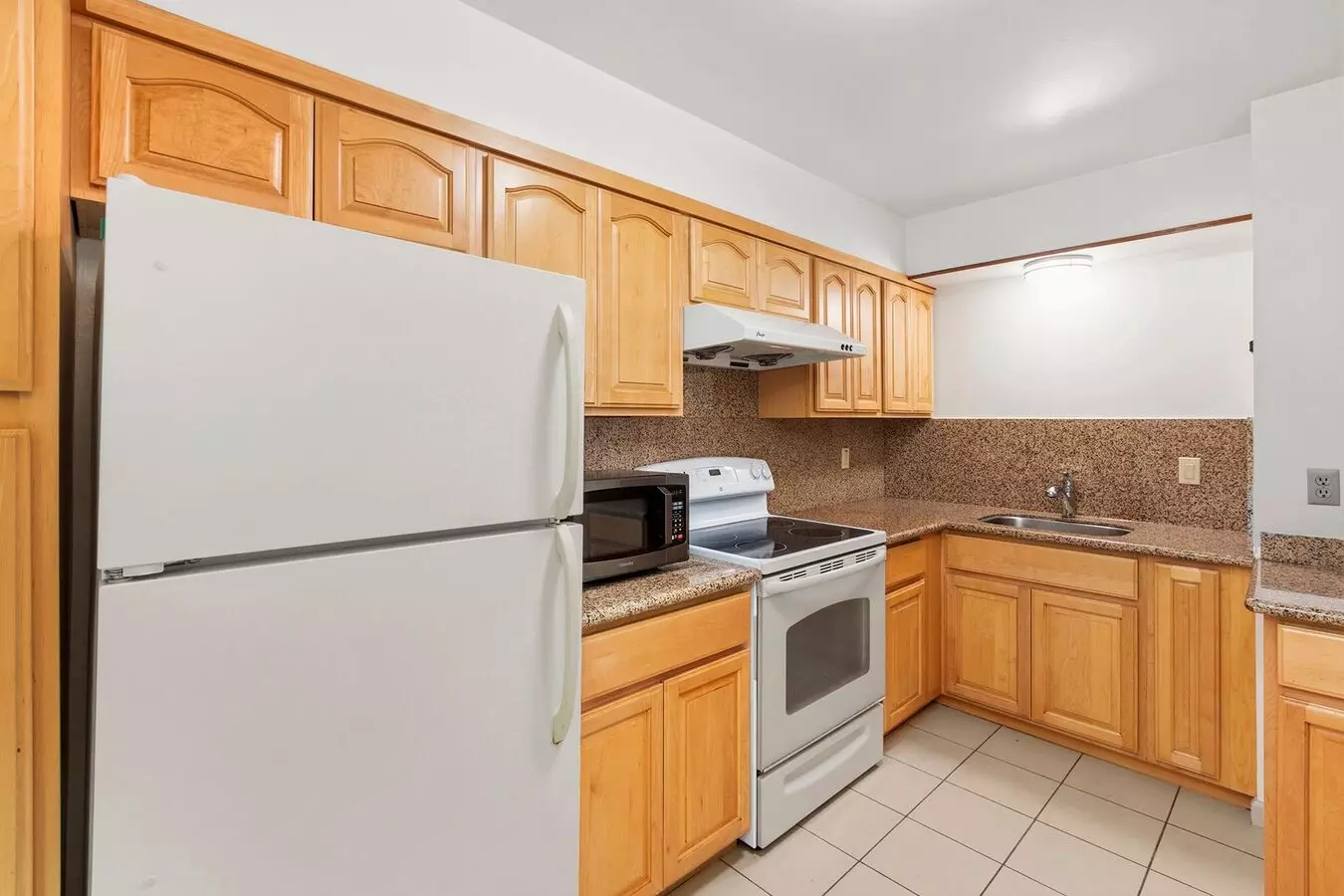 592-594 Corbett Ave unit 592 Corbett Avenue photo 3