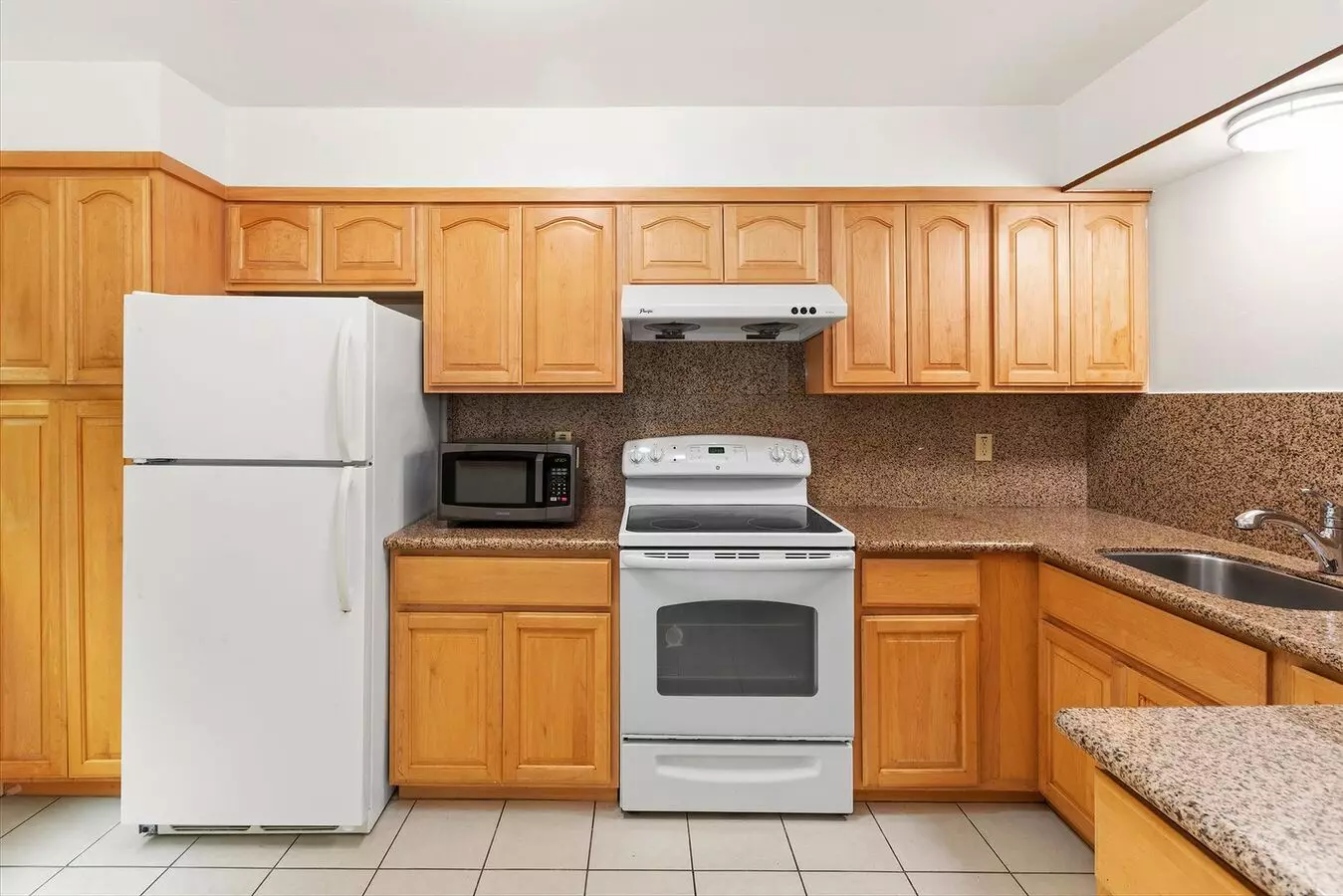 592-594 Corbett Ave unit 592 Corbett Avenue photo 5
