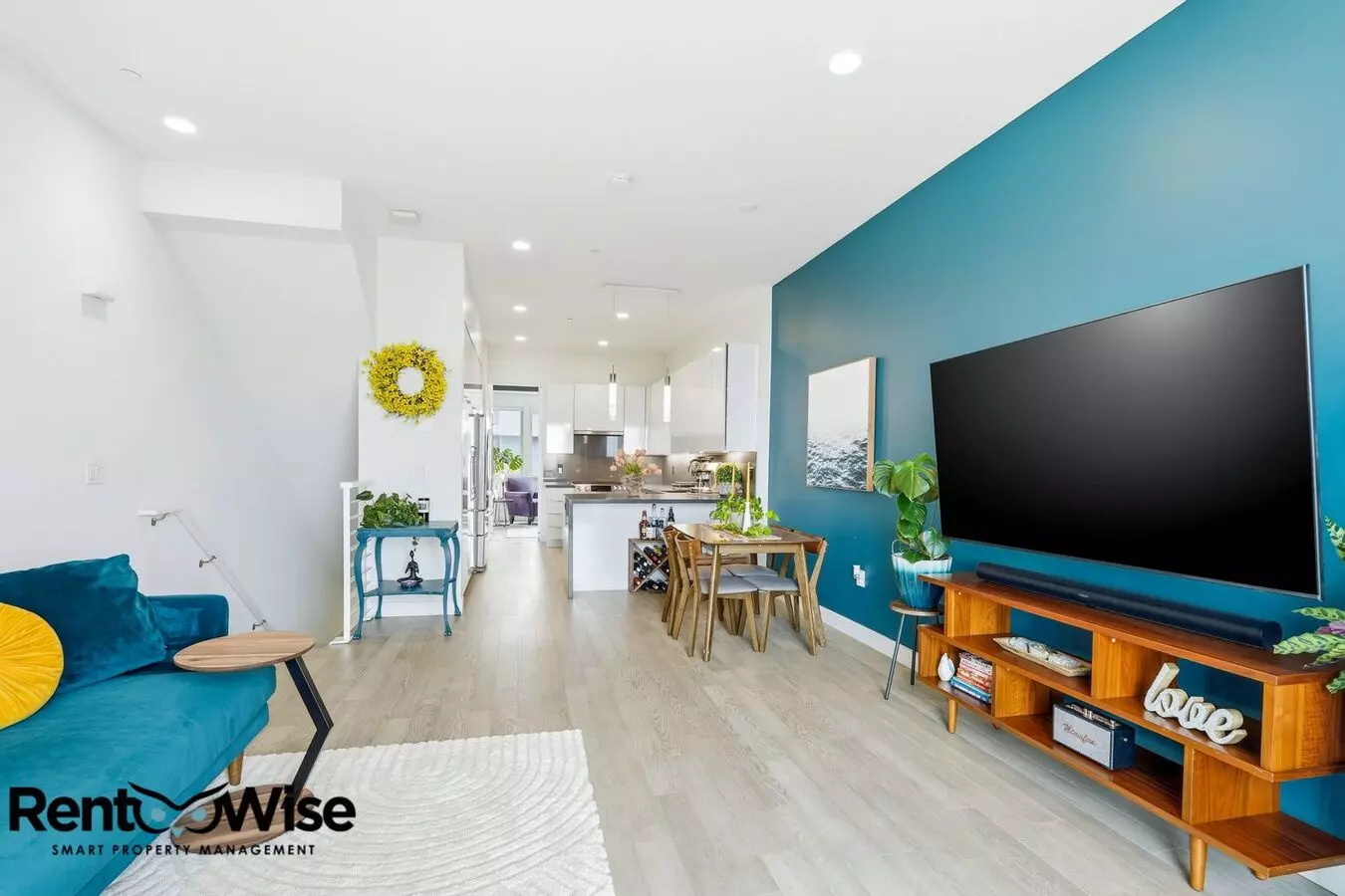 594 Hudson Ave photo 4