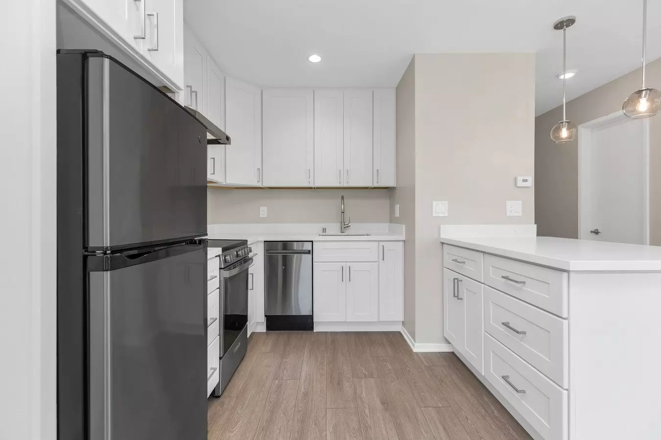 630 Grand View photo 3