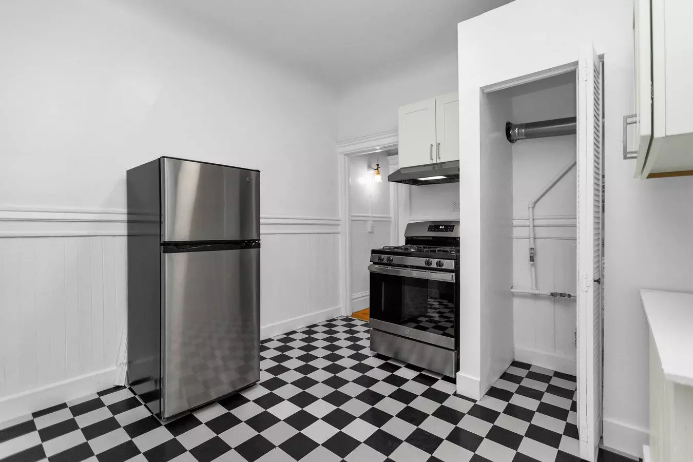 635 Ashbury Apartments photo 2