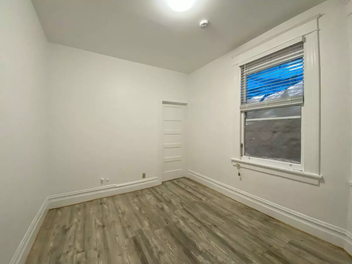 644 Pacific Ave photo 4