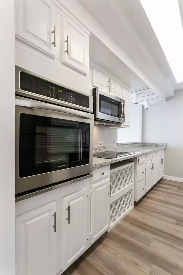 66 Cleary Court #1501 photo 3