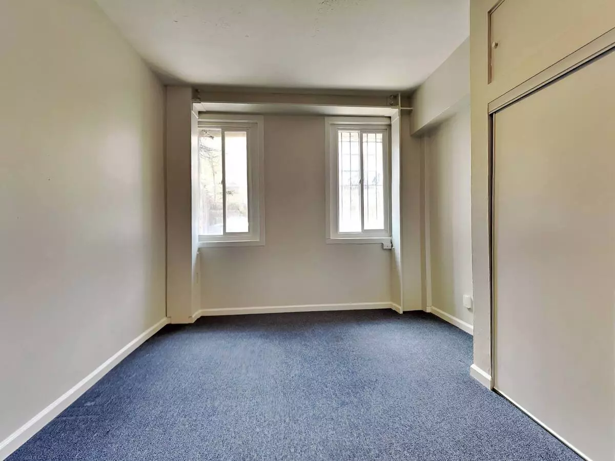 677 Ellis St. photo 2