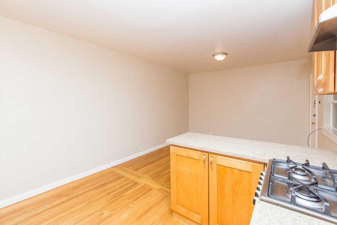 786 Geary photo 4