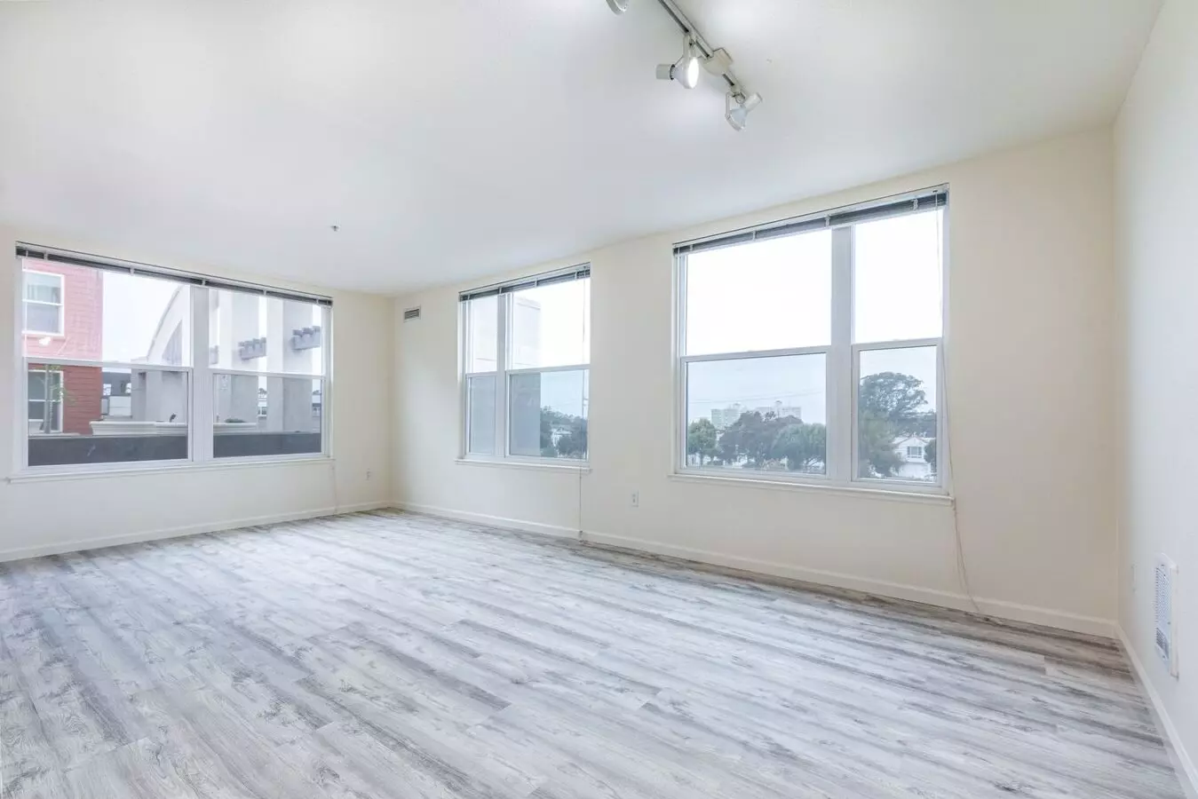 Spacious Ingleside Heights Condo W/ Private Patio &amp; Parking! photo 2