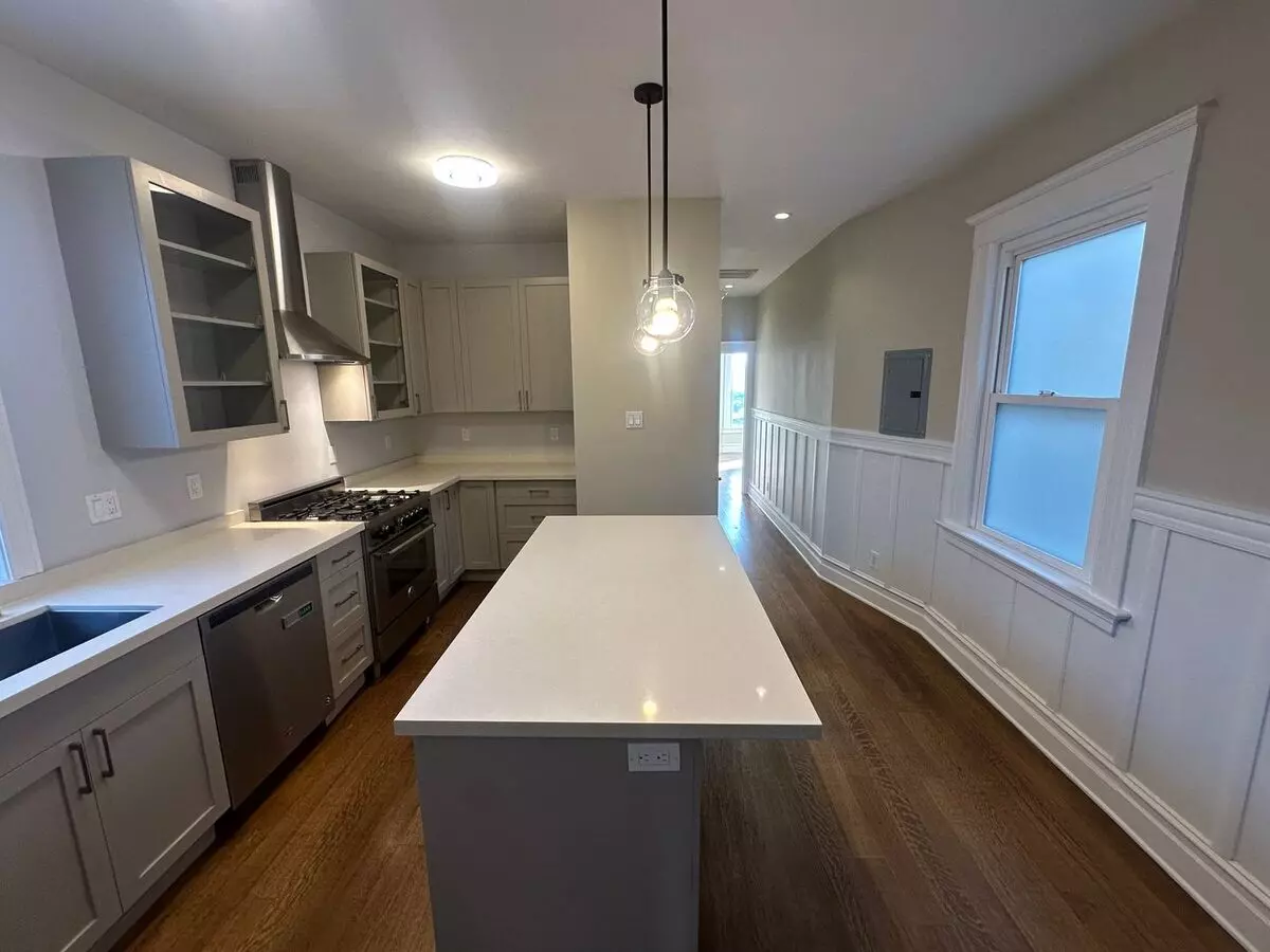 817 Oak Street, San Francisco, CA 94117 photo 2