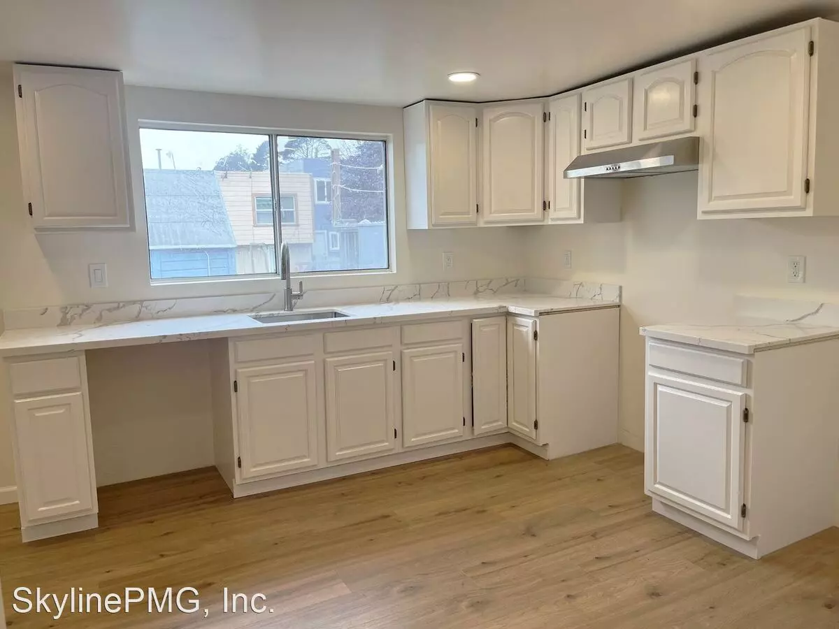 82 Lyell Street, San Francisco, CA 94112 photo 2